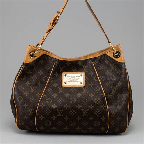 louis vuitton inventeur bag 101 avenue des champs elysees paris|louis vuitton in paris.